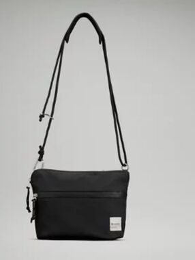 LIKE NEW!! lululemon athletica Black Crossbody